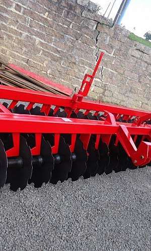 Grade niveladora 42 discos Grade niveladora 42 discos