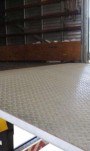 Niveladora de doca manual frontal Marksell Niveladora de doca manual frontal Marksell